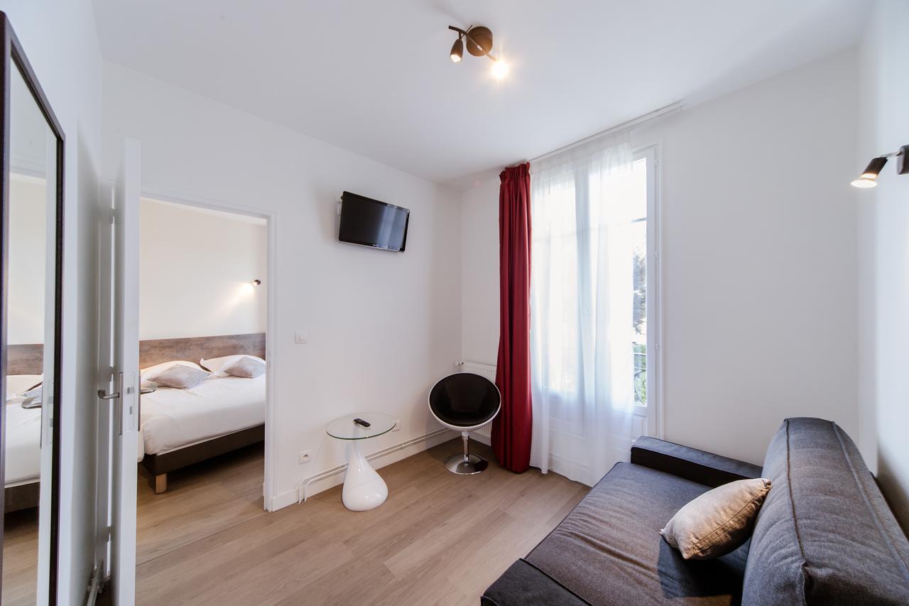 Logis Hotel - Le Petit Bellon サンリス エクステリア 写真