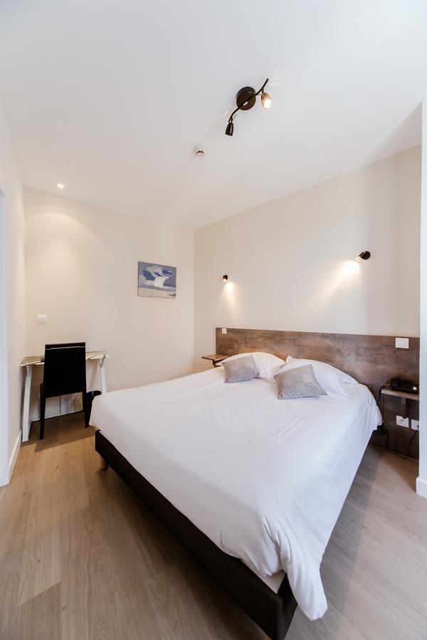 Logis Hotel - Le Petit Bellon サンリス エクステリア 写真