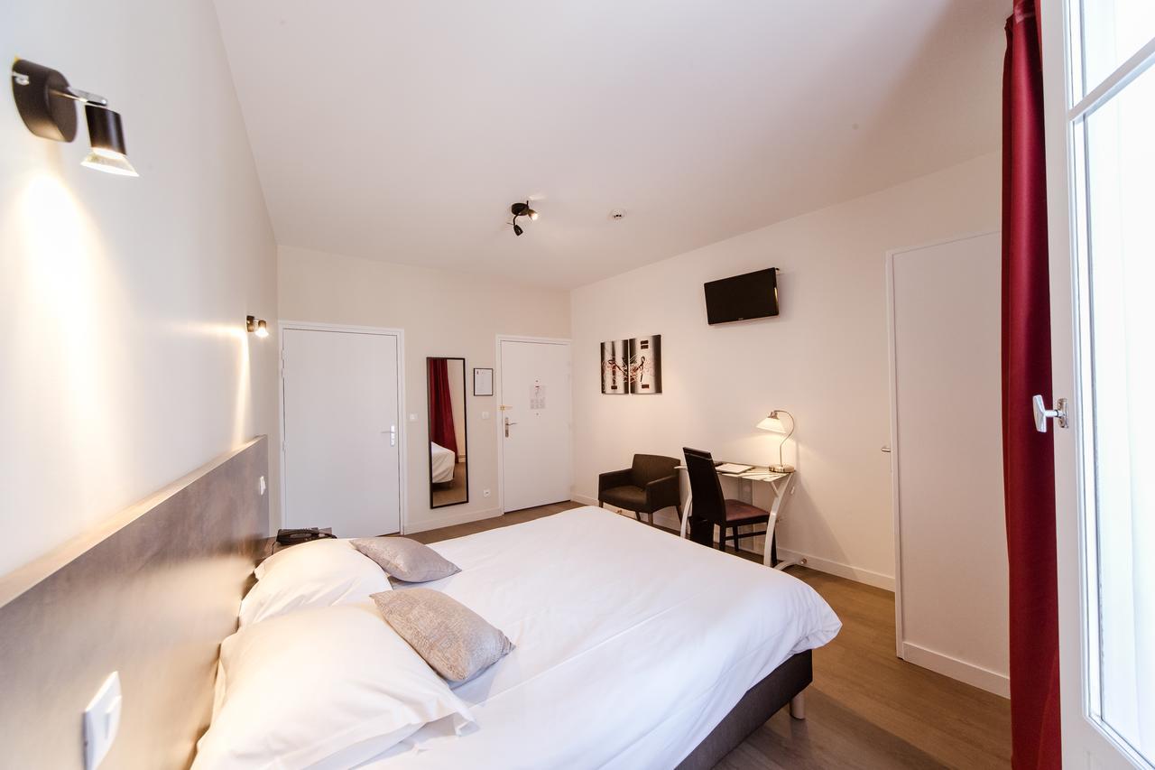 Logis Hotel - Le Petit Bellon サンリス エクステリア 写真