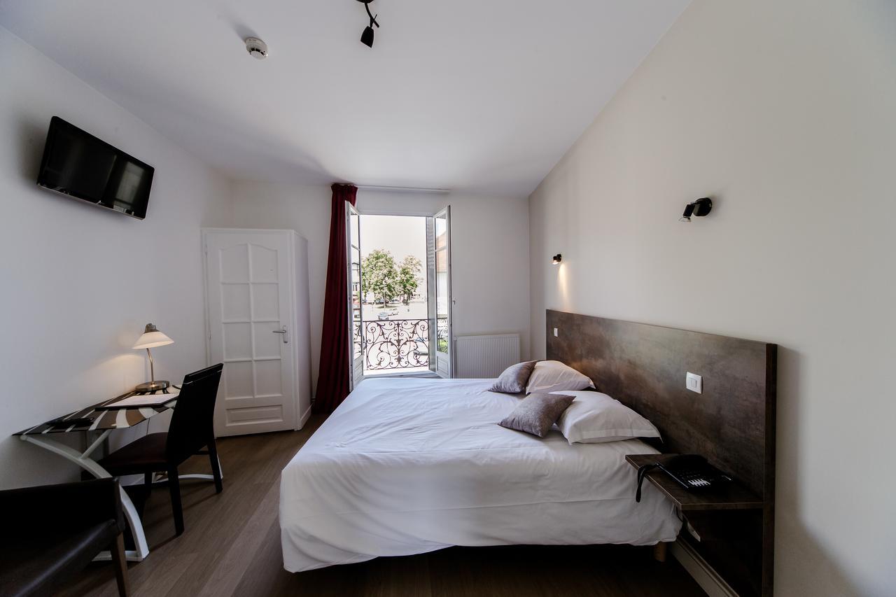 Logis Hotel - Le Petit Bellon サンリス エクステリア 写真