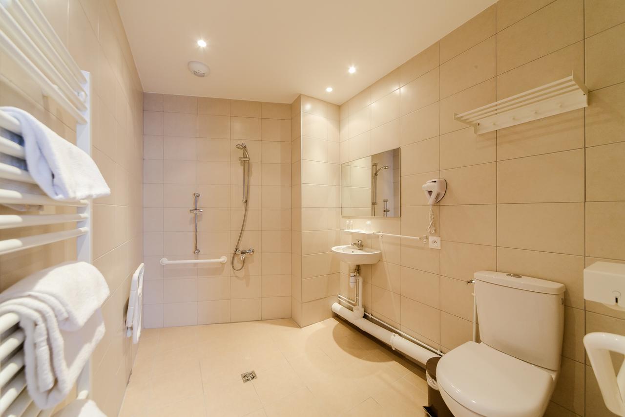 Logis Hotel - Le Petit Bellon サンリス エクステリア 写真