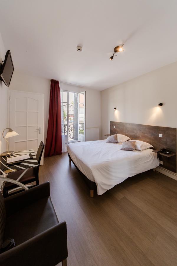 Logis Hotel - Le Petit Bellon サンリス エクステリア 写真