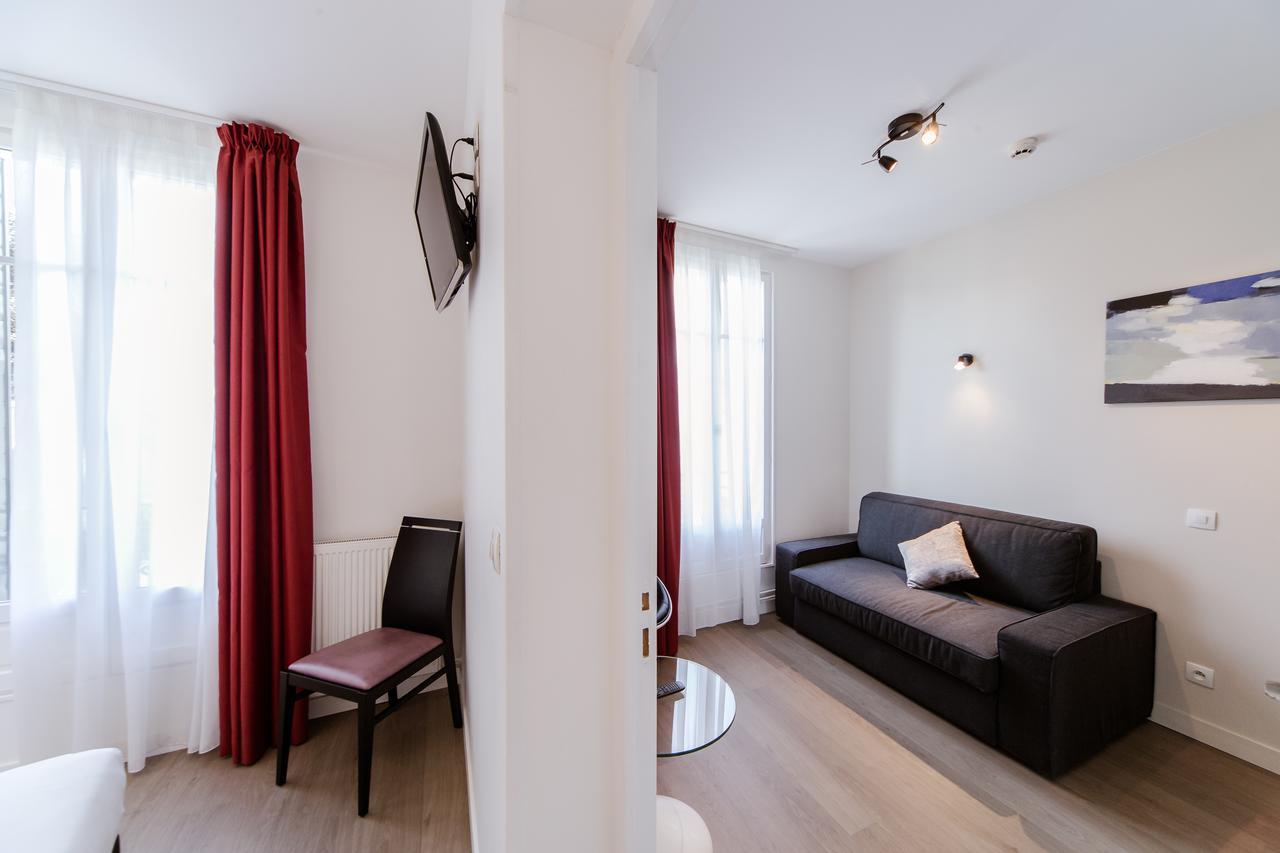 Logis Hotel - Le Petit Bellon サンリス エクステリア 写真