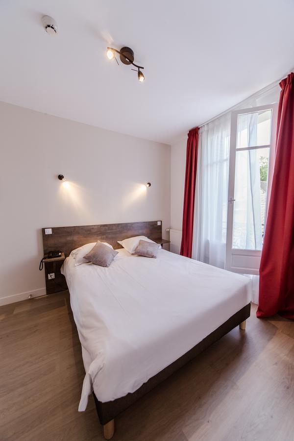 Logis Hotel - Le Petit Bellon サンリス エクステリア 写真