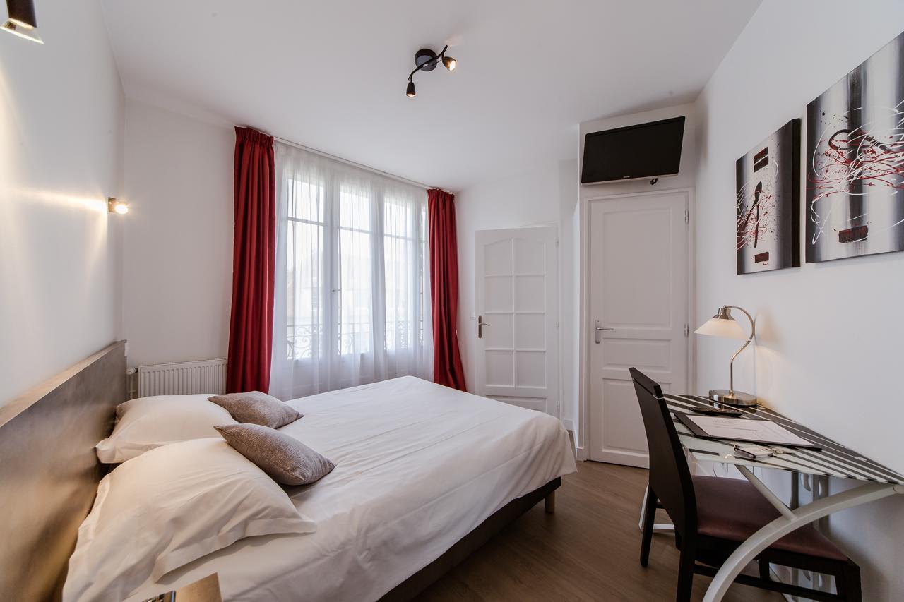 Logis Hotel - Le Petit Bellon サンリス エクステリア 写真