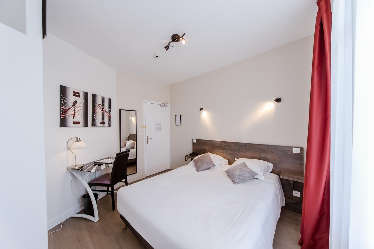 Logis Hotel - Le Petit Bellon サンリス エクステリア 写真