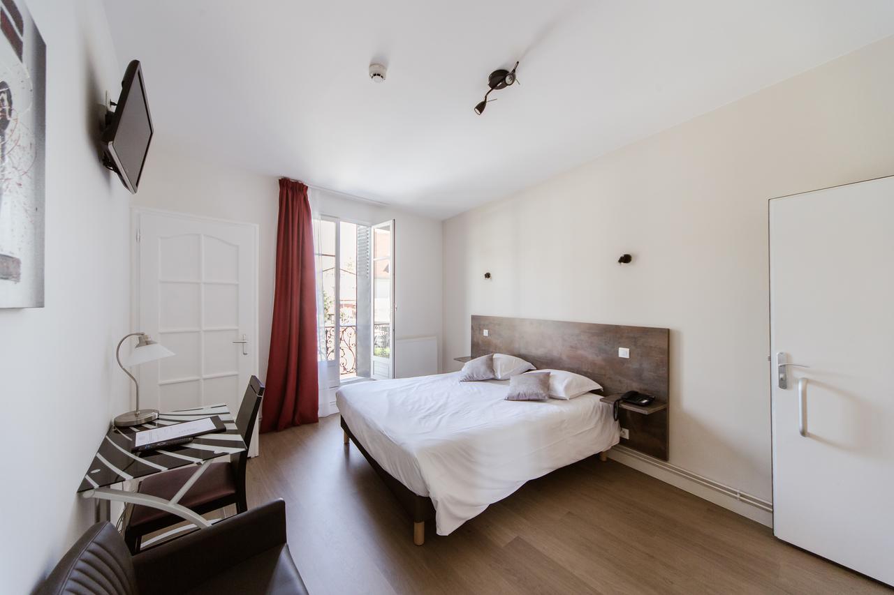 Logis Hotel - Le Petit Bellon サンリス エクステリア 写真