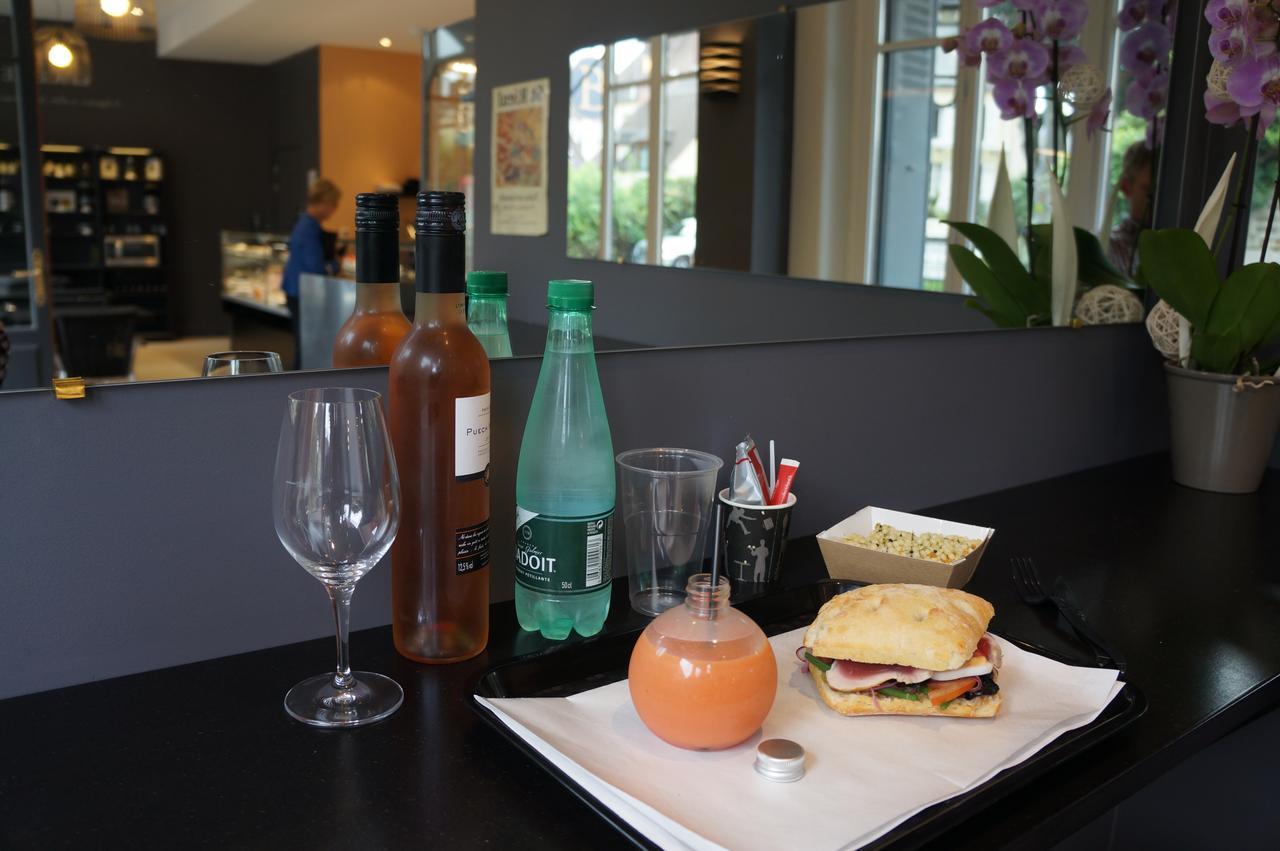 Logis Hotel - Le Petit Bellon サンリス エクステリア 写真