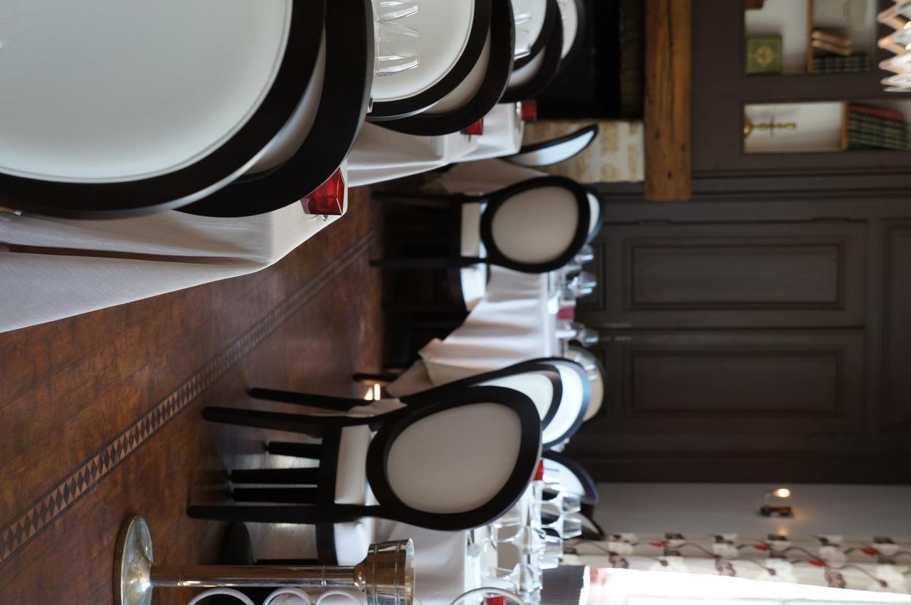 Logis Hotel - Le Petit Bellon サンリス エクステリア 写真